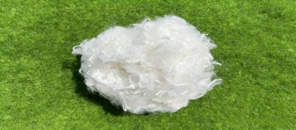 Je polyester prírodné vlákno?